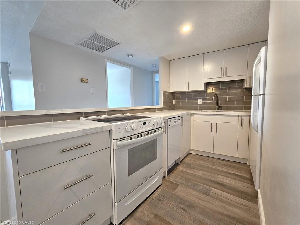 508-260 Sheldon Avenue N Property Photo 5