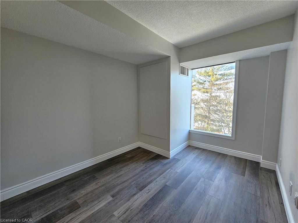 508-260 Sheldon Avenue N Property Photo 7