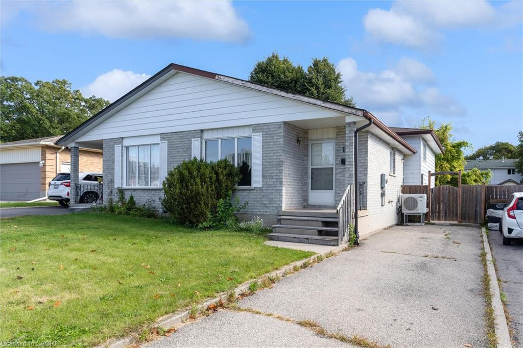16 Crystal Court Property Photo 3