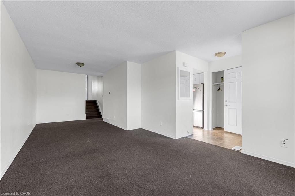 16 Crystal Court Property Photo 5