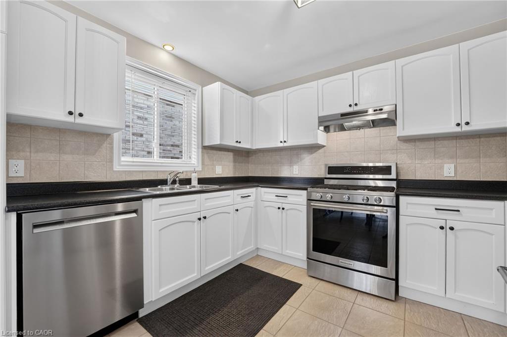 28 Holkham Avenue Property Photo 18