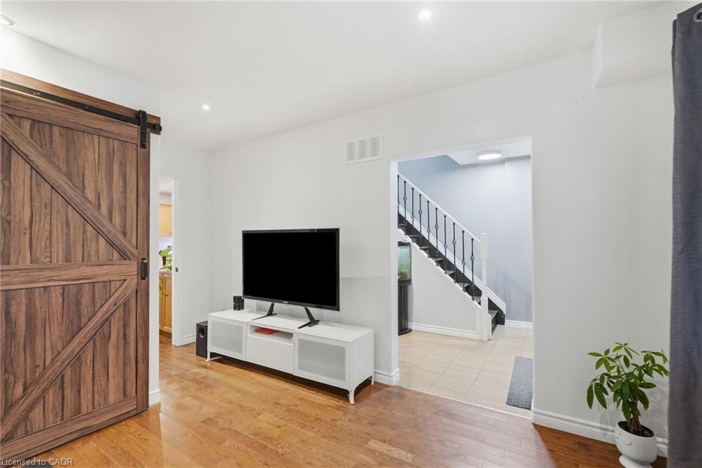 32 Oak Avenue Property Photo 8