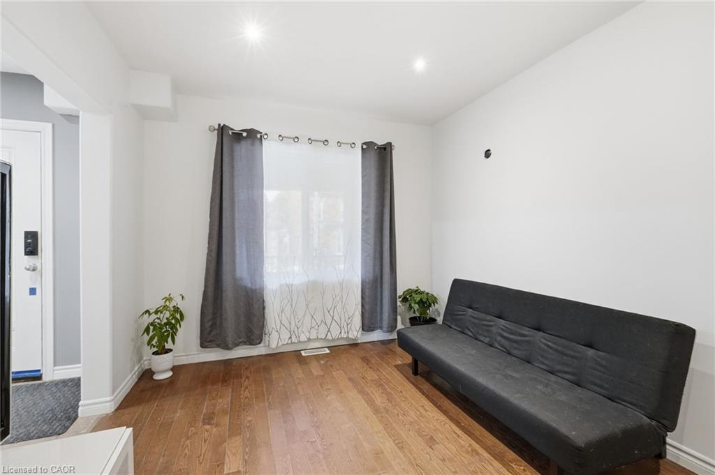 32 Oak Avenue Property Photo 9