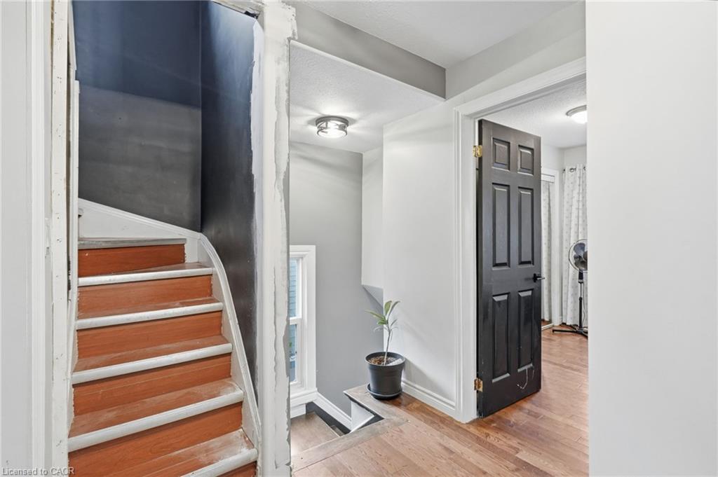 32 Oak Avenue Property Photo 28