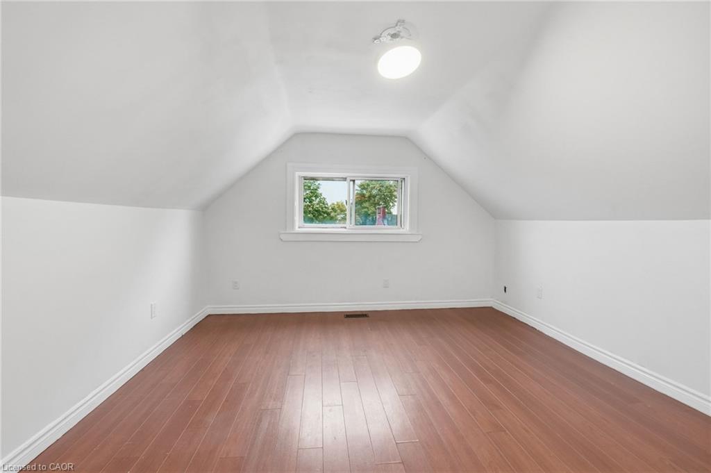 32 Oak Avenue Property Photo 30