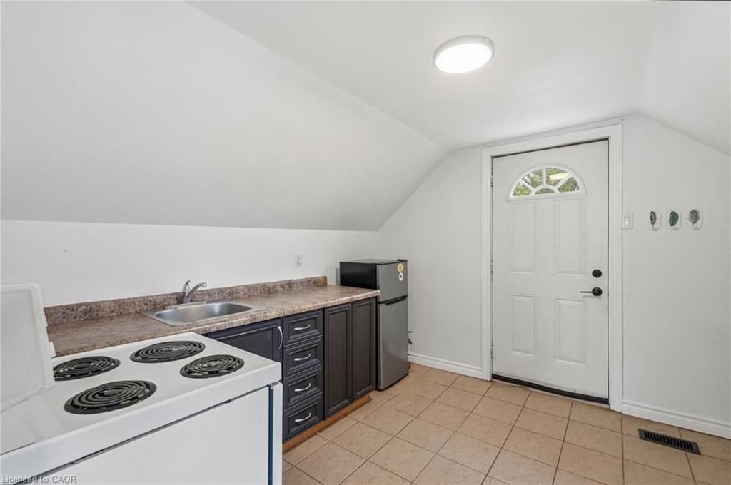 32 Oak Avenue Property Photo 33