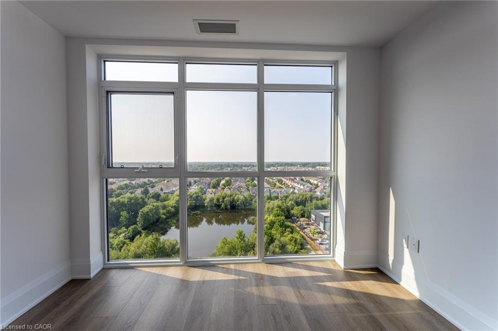 702-470 Dundas Street E Property Photo 13