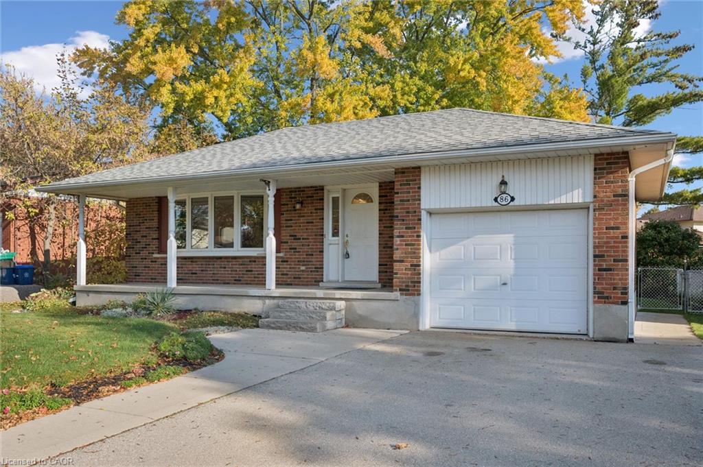 86 Lower Canada Crescent Property Photo 2