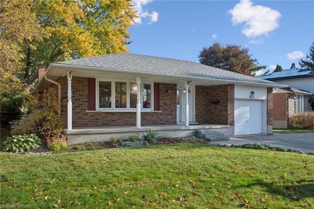 86 Lower Canada Crescent Property Photo 3