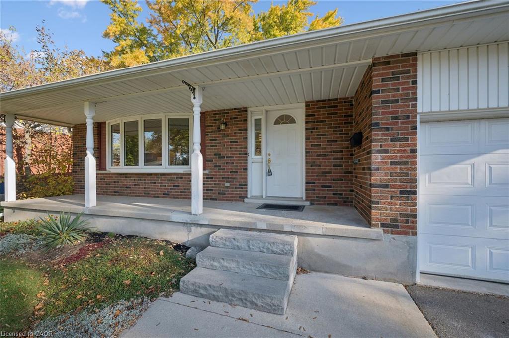 86 Lower Canada Crescent Property Photo 4