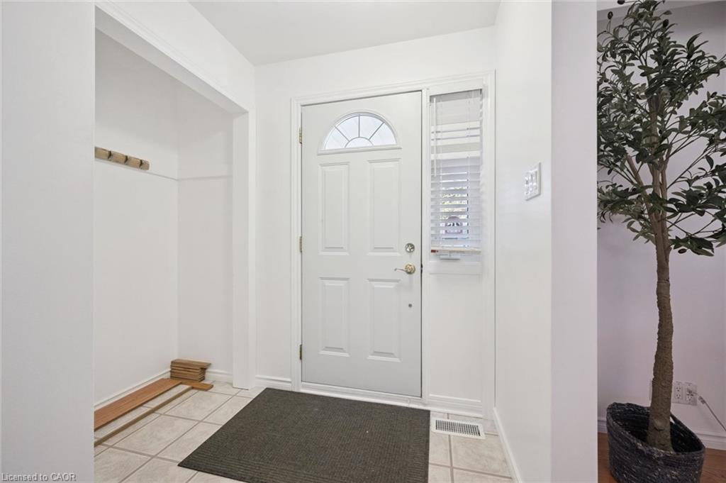86 Lower Canada Crescent Property Photo 5