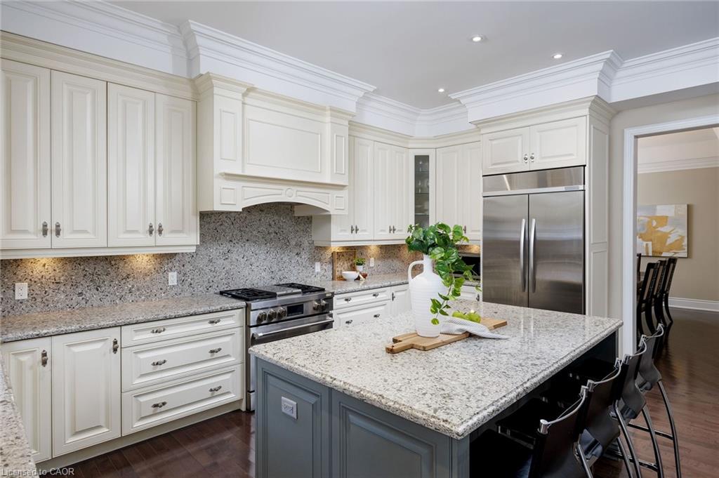 125 Paliser Court Property Photo 3
