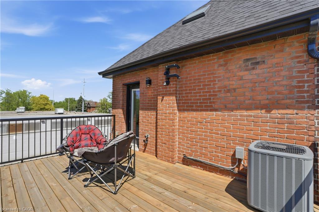 198 Dundurn Street S Property Photo 12