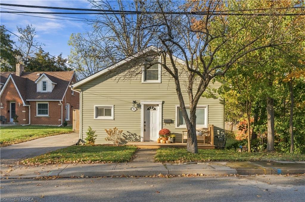98 Dundas Street W Property Photo 1