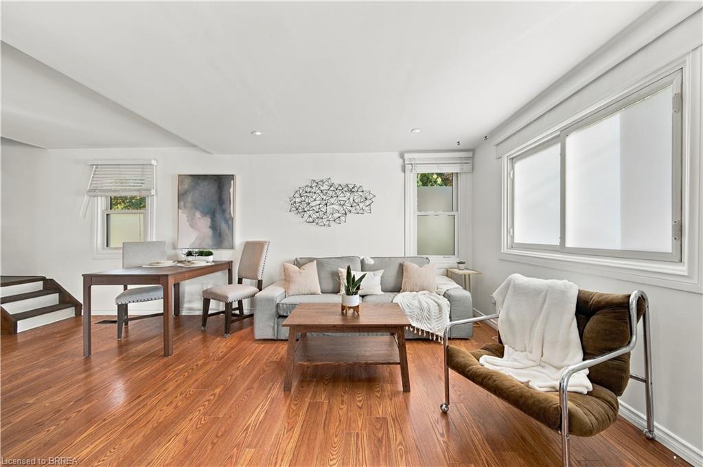 98 Dundas Street W Property Photo 8