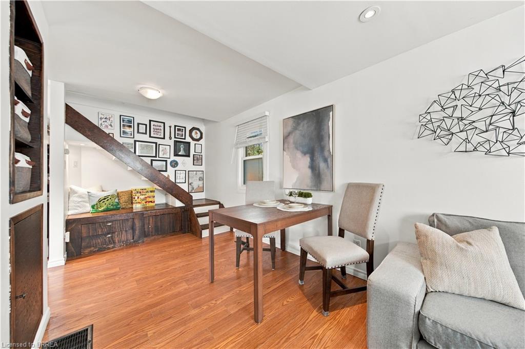 98 Dundas Street W Property Photo 9