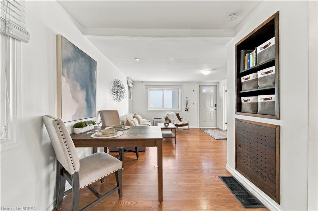 98 Dundas Street W Property Photo 10