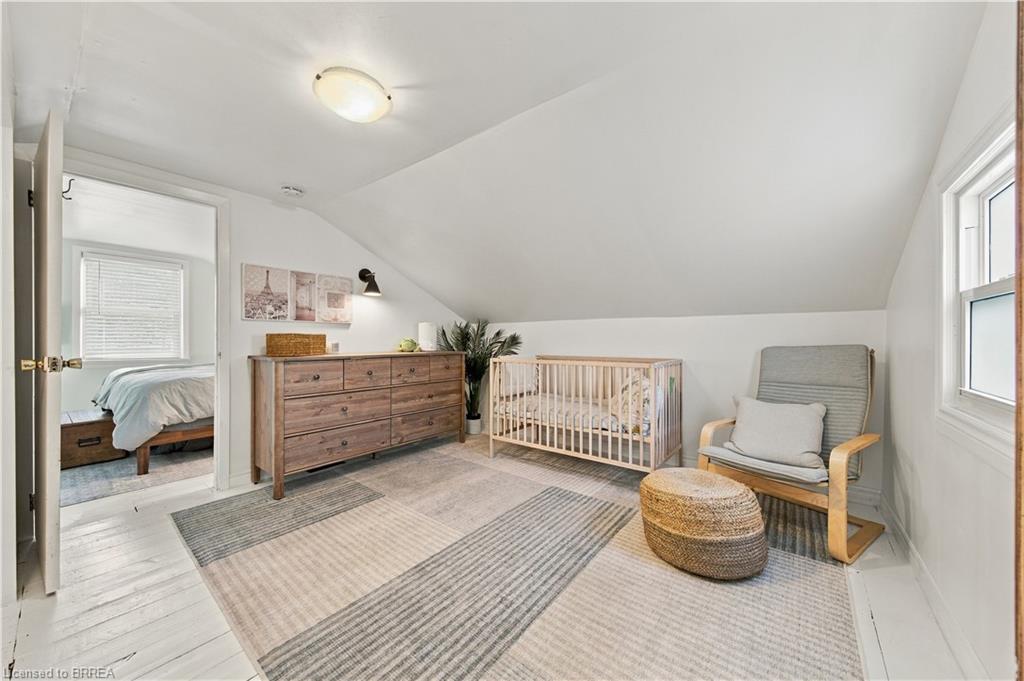 98 Dundas Street W Property Photo 17