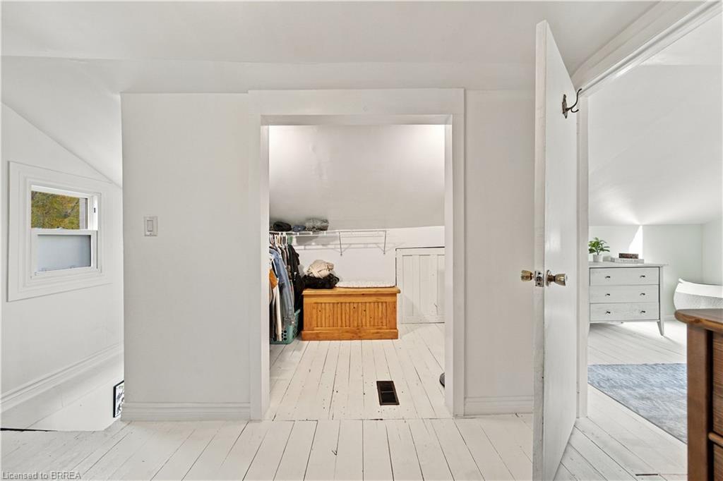 98 Dundas Street W Property Photo 20