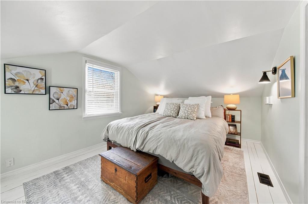 98 Dundas Street W Property Photo 21
