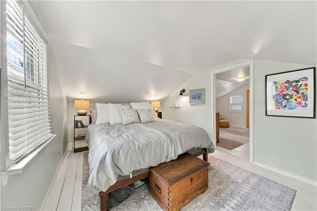 98 Dundas Street W Property Photo 22