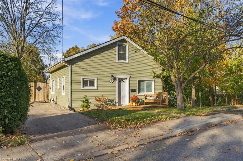98 Dundas Street W Property Photo 31