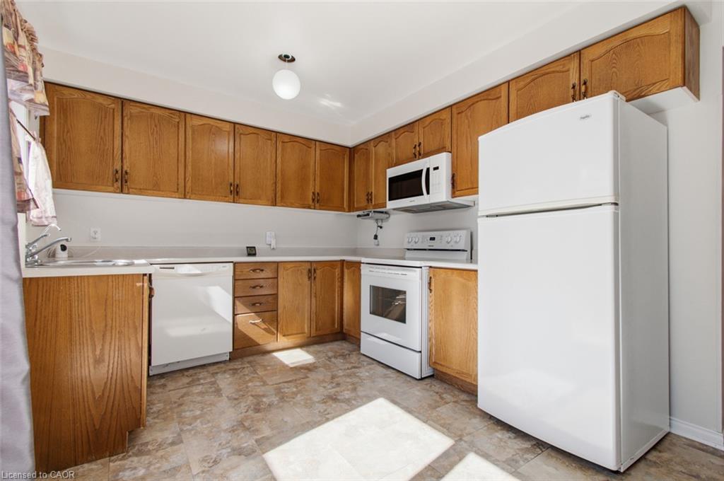 23 Madison Court W Property Photo 4