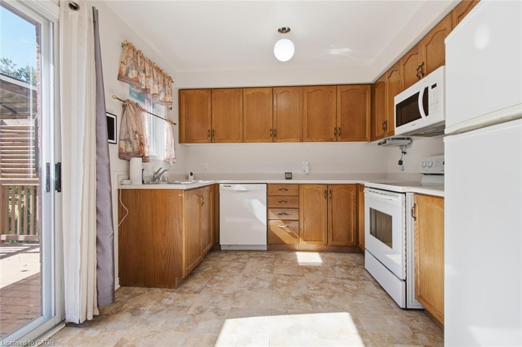 23 Madison Court W Property Photo 5