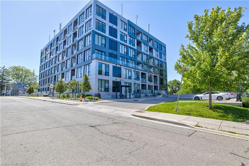 118-690 King Street W Property Photo 1