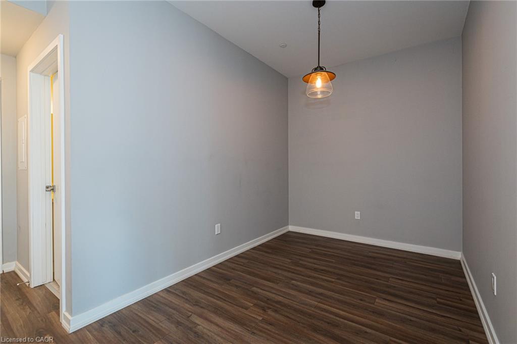 118-690 King Street W Property Photo 4