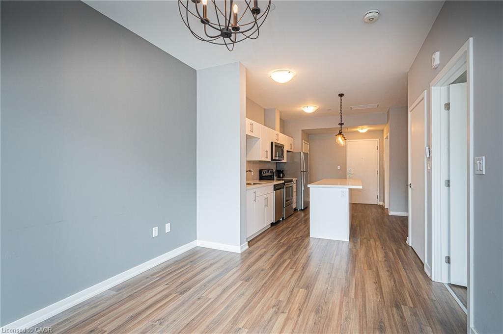 118-690 King Street W Property Photo 6