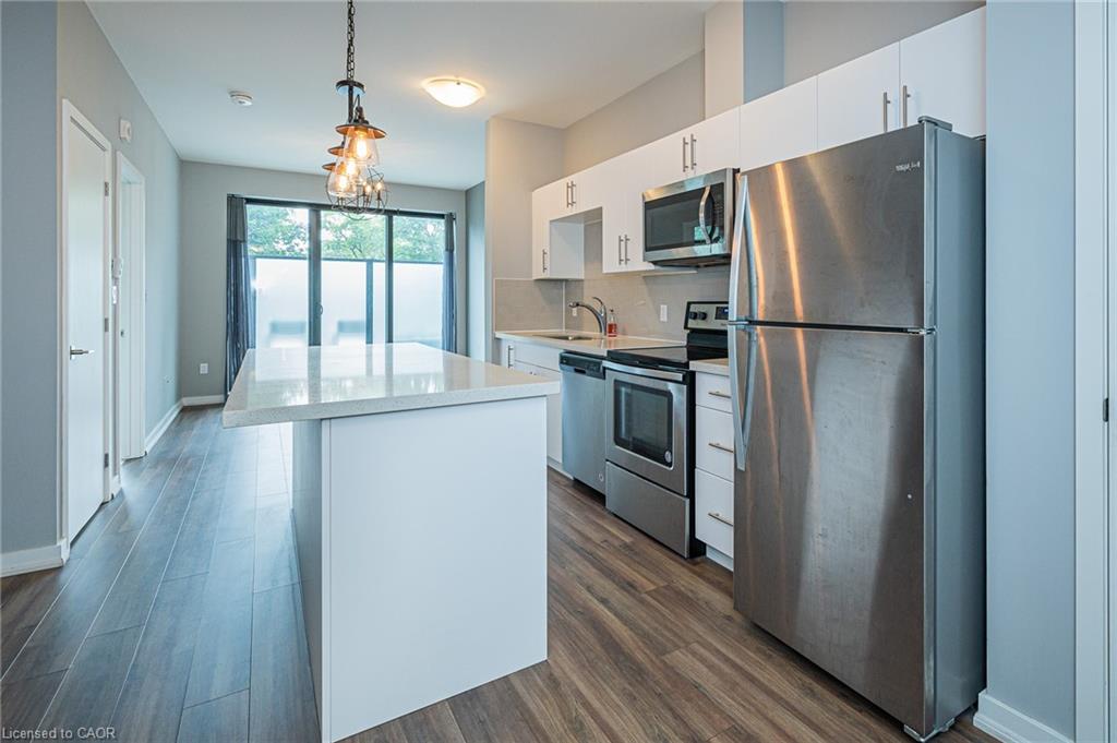 118-690 King Street W Property Photo 8