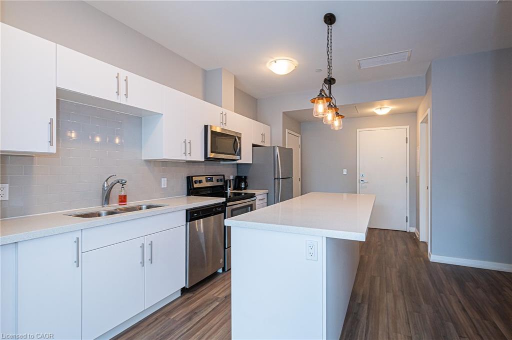 118-690 King Street W Property Photo 11