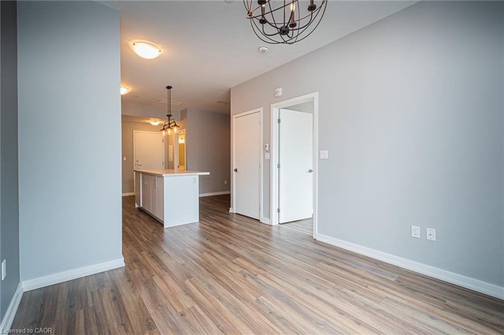 118-690 King Street W Property Photo 14