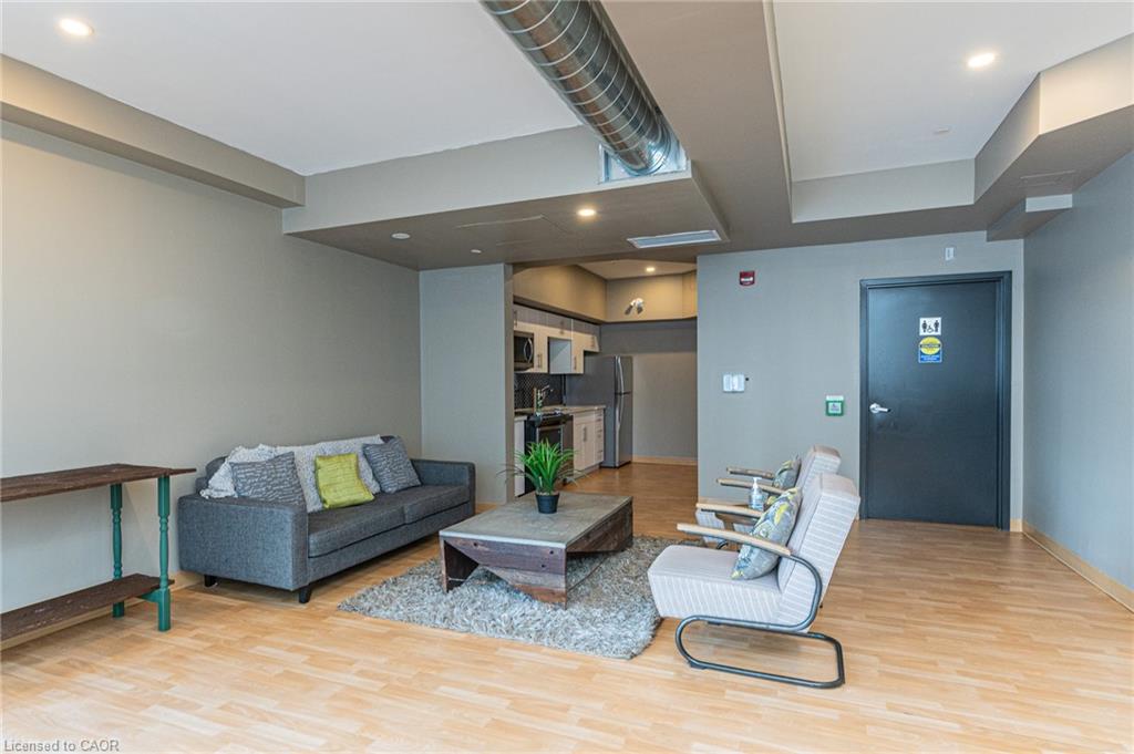 118-690 King Street W Property Photo 37
