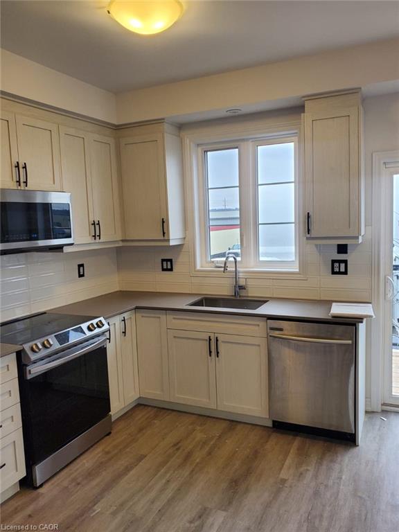 112-575 Woodward Avenue Property Photo 3