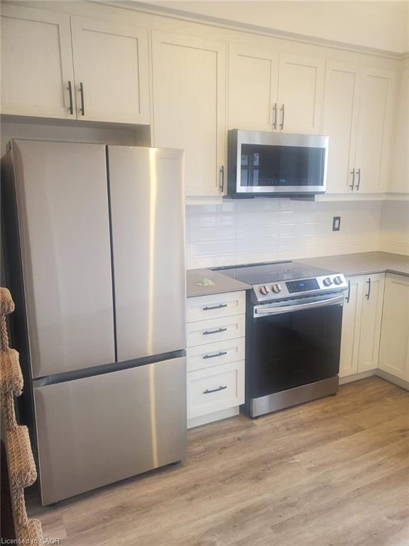 112-575 Woodward Avenue Property Photo 6