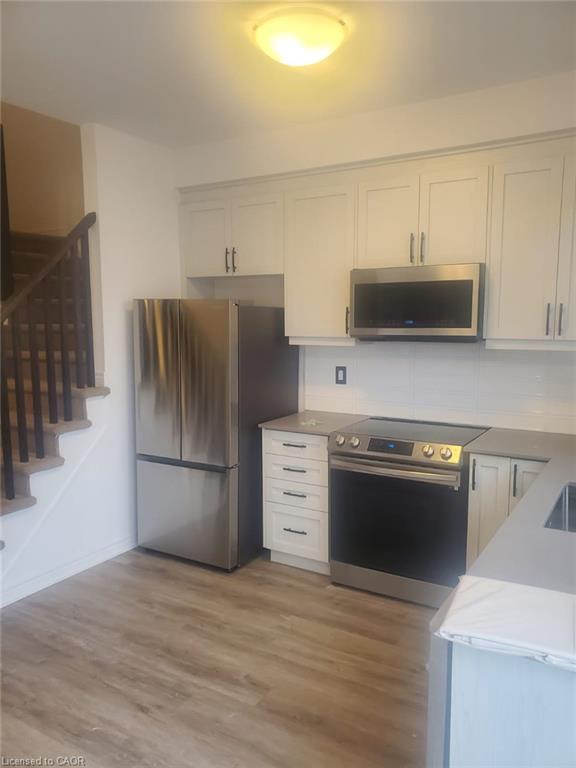 112-575 Woodward Avenue Property Photo 8