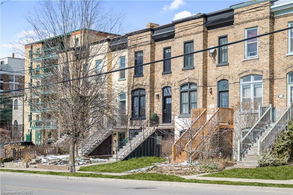 26 Courtland Avenue E Property Photo 1
