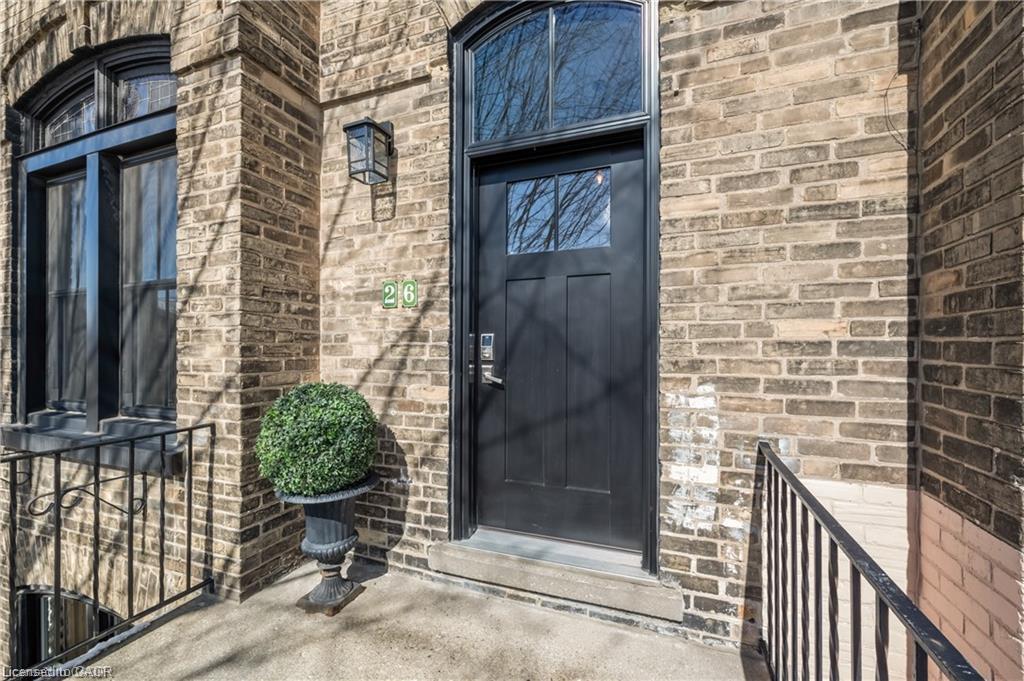 26 Courtland Avenue E Property Photo 4