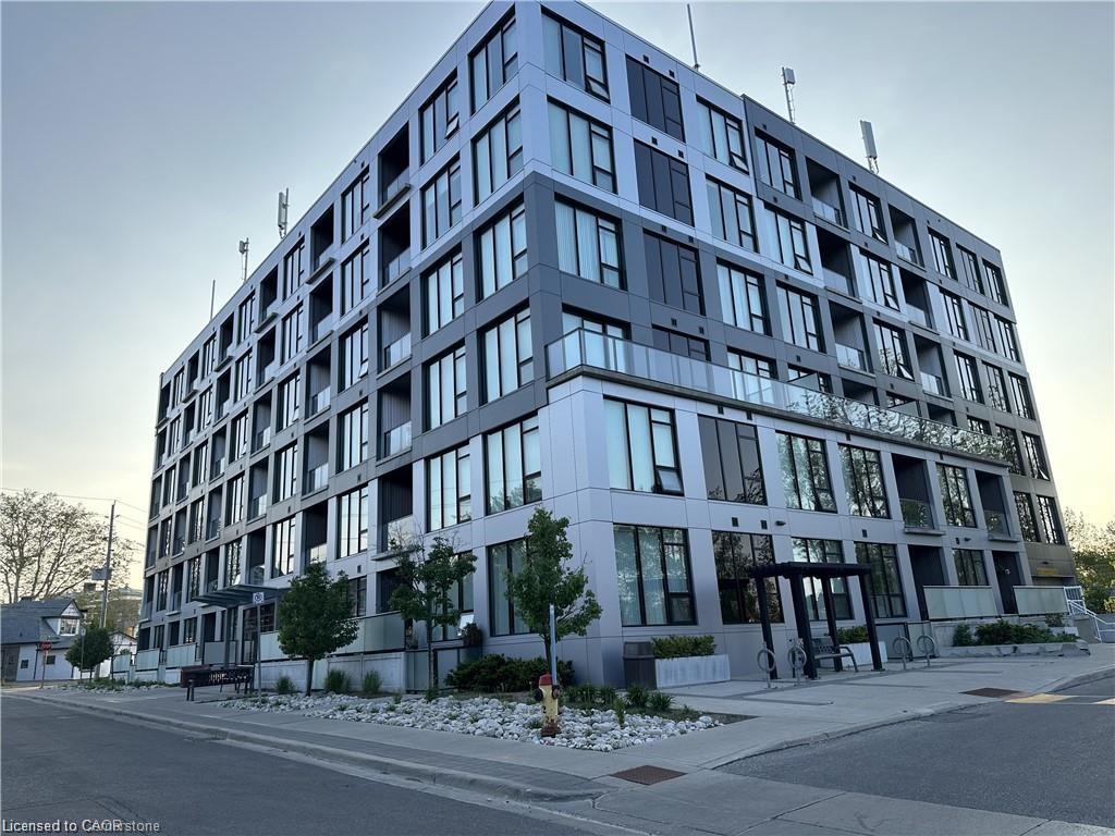 524-690 King Street W Property Photo 1