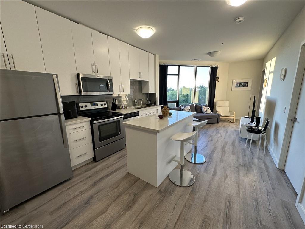 524-690 King Street W Property Photo 4