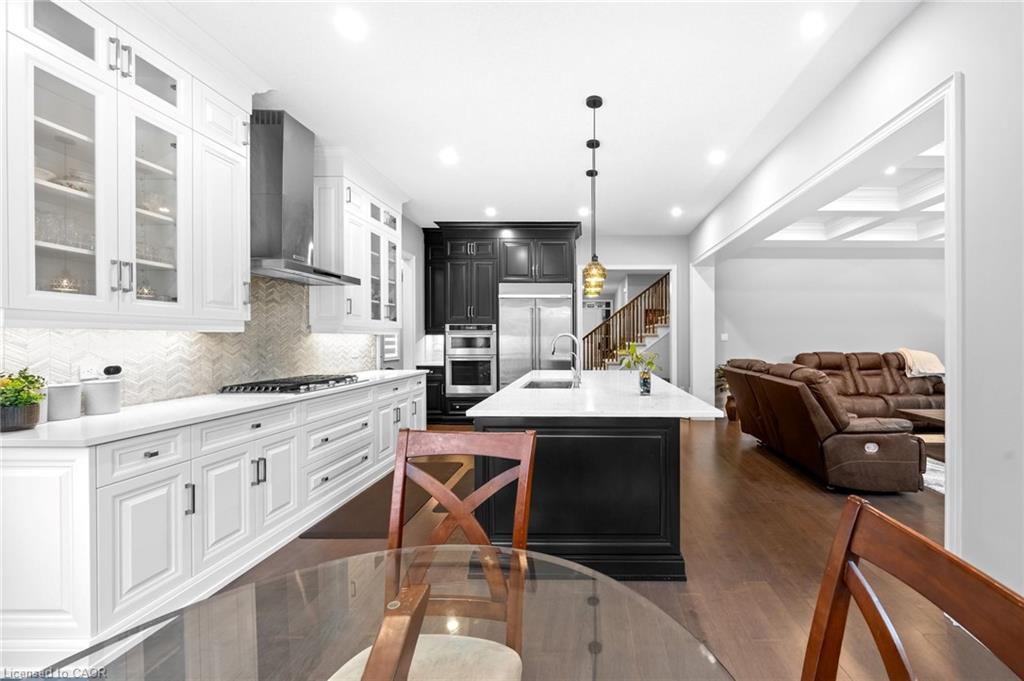 147 Ambrous Crescent Property Photo 12
