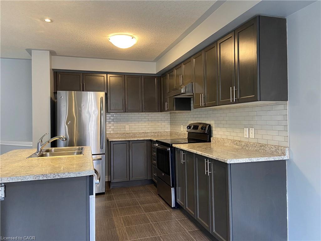 90 Bloom Crescent Property Photo 2