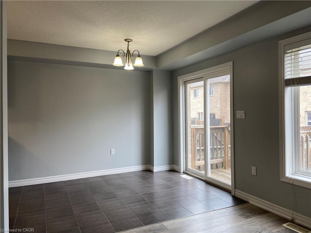 90 Bloom Crescent Property Photo 3