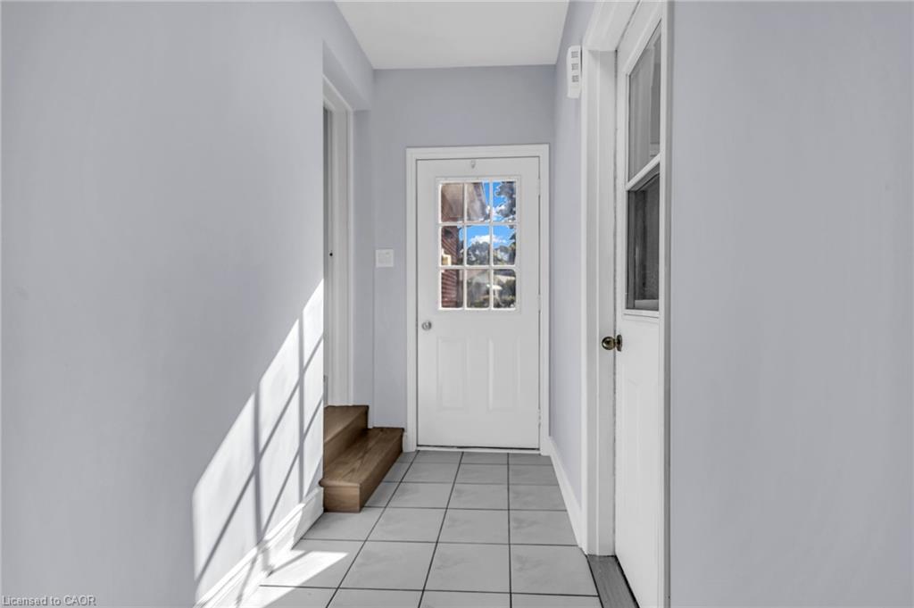27 Toulon Crescent Property Photo 10