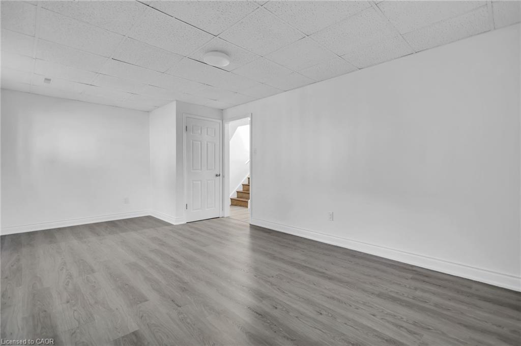 27 Toulon Crescent Property Photo 16