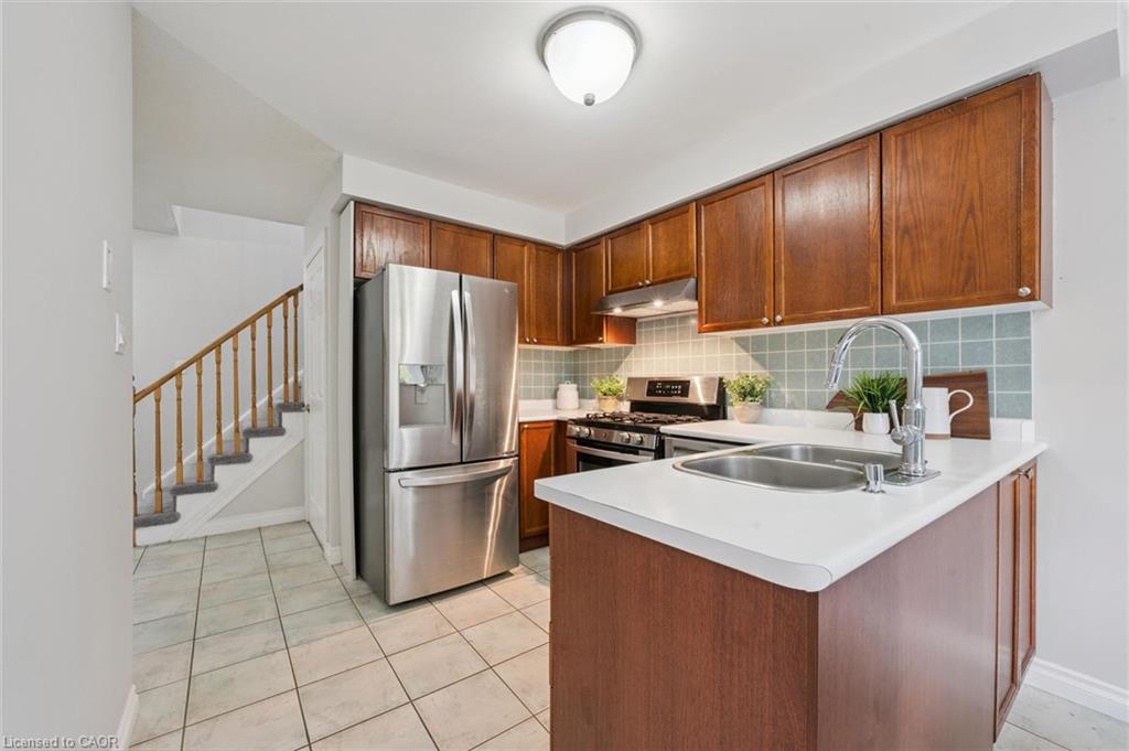 222 Inglis Street Property Photo 12