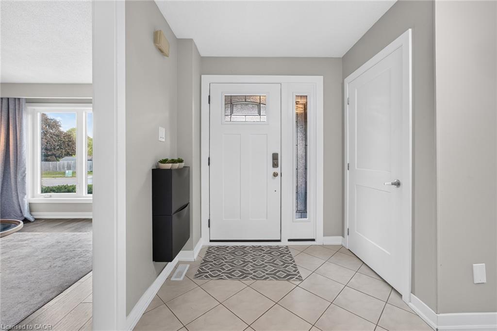 2595 Cavendish Drive Property Photo 6