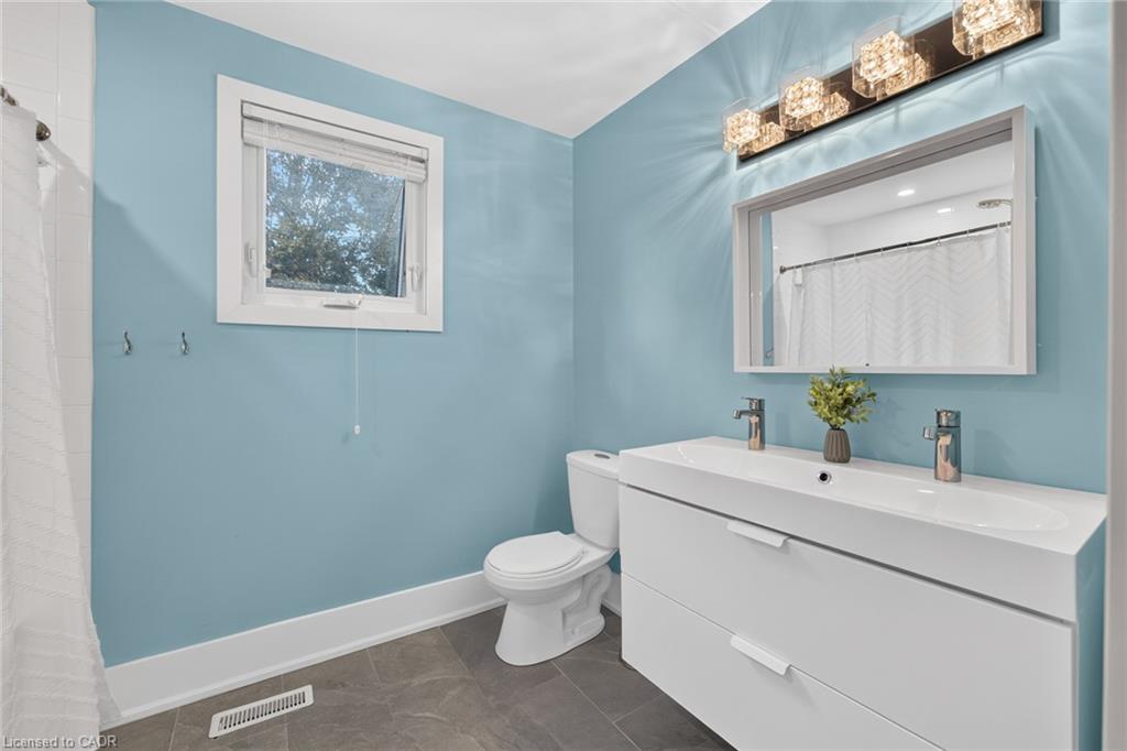 2595 Cavendish Drive Property Photo 32